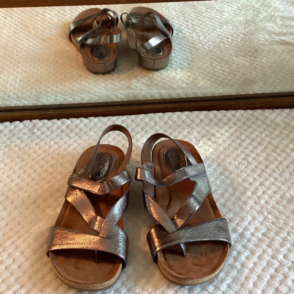 Stylish metallic flat sandals from euro soft